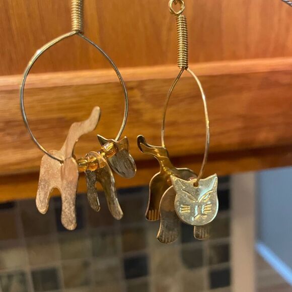 Laser Cut Gold Tone Full Body Cat Earrings Vintage Dat Butt So Cute! - Picture 11 of 12